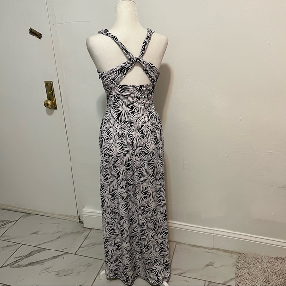 Michael Kors Pompano Palm Leaf Back Twist Maxi. - Picture 7 of 9